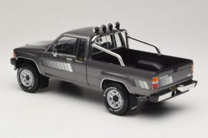 Toyota Hilux N50 Xtra Cab 4x4 Szürke Metál KK-Scale 1:18 KKDC181563 Fém – 5. kép a 6-ből
