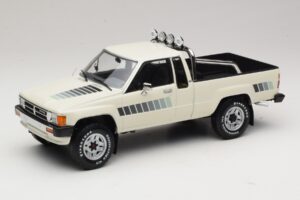 Toyota Hilux N50 Xtra Cab 4x4 Fehér KK-Scale 1:18 KKDC181564 Fém