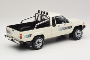 Toyota Hilux N50 Xtra Cab 4x4 Fehér KK-Scale 1:18 KKDC181564 Fém – 2. kép a 6-ből