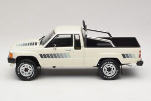 Toyota Hilux N50 Xtra Cab 4x4 Fehér KK-Scale 1:18 KKDC181564 Fém – 3. kép a 6-ből