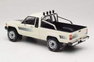 Toyota Hilux N50 Xtra Cab 4x4 Fehér KK-Scale 1:18 KKDC181564 Fém – 5. kép a 6-ből