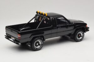 Toyota Hilux N60 SR5 Back to the Future II Fényes Fekete Otto 1:18 OT481 Gyanta – 2. kép a 6-ből