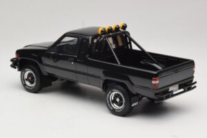 Toyota Hilux N60 SR5 Back to the Future II Fényes Fekete Otto 1:18 OT481 Gyanta – 5. kép a 6-ből