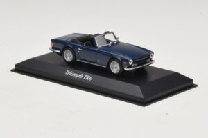 Triumph TR6 Sötétkék Maxichamps 1:43 940132570 Fém – 3. kép a 5-ből
