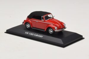 Volkswagen 1302 Kabrió Piros Maxichamps 1:43 940055031 Fém – 3. kép a 5-ből