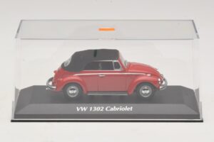 Volkswagen 1302 Kabrió Piros Maxichamps 1:43 940055031 Fém – 4. kép a 5-ből