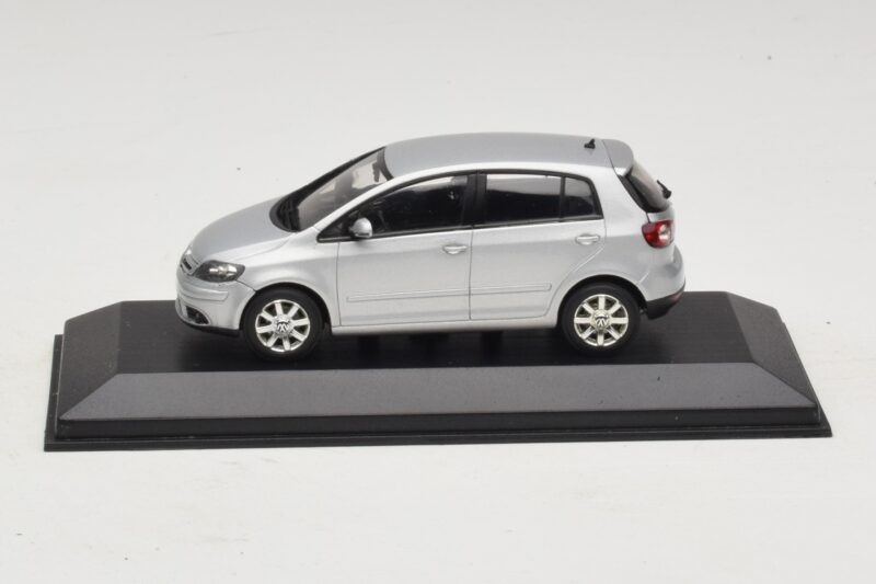 Volkswagen Golf Plus Mk5 Ezüst Csere Doboz Minichamps 1:43 400054370-R1 Fém