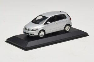 Volkswagen Golf Plus Mk5 Ezüst Csere Doboz Minichamps 1:43 400054370-R1 Fém – 2. kép a 5-ből