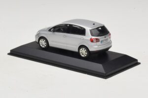 Volkswagen Golf Plus Mk5 Ezüst Csere Doboz Minichamps 1:43 400054370-R1 Fém – 3. kép a 5-ből