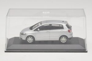 Volkswagen Golf Plus Mk5 Ezüst Csere Doboz Minichamps 1:43 400054370-R1 Fém – 4. kép a 5-ből
