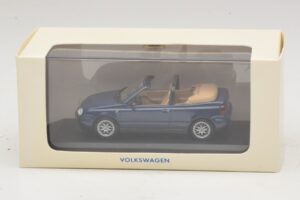 Volkswagen Golf Mk4 Kabrió Kék Kereskedői Kiadás Minichamps 1:43 GOLF005 Fém – 5. kép a 5-ből