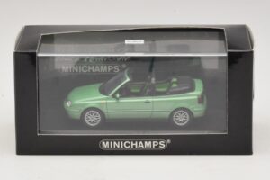Volkswagen Golf Mk4 Kabrió Zöld Metál Minichamps 1:43 430058335 Fém – 5. kép a 5-ből