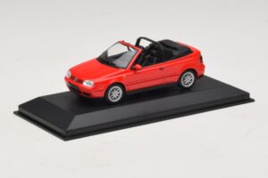 Volkswagen Golf Mk4 Kabrió Piros Kereskedői Kiadás Minichamps 1:43 GOLF006 Fém – 2. kép a 5-ből