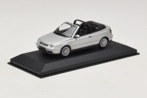 Volkswagen Golf Mk4 Kabrió Ezüst Kereskedői Kiadás Minichamps 1:43 GOLF004 Fém – 2. kép a 5-ből