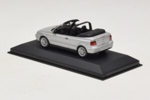 Volkswagen Golf Mk4 Kabrió Ezüst Kereskedői Kiadás Minichamps 1:43 GOLF004 Fém – 3. kép a 5-ből