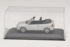Volkswagen Golf Mk4 Kabrió Ezüst Kereskedői Kiadás Minichamps 1:43 GOLF004 Fém – 4. kép a 5-ből