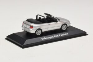 Volkswagen Golf Mk4 Kabrió Ezüst Maxichamps 1:43 940058331 Fém – 2. kép a 5-ből
