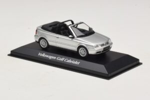Volkswagen Golf Mk4 Kabrió Ezüst Maxichamps 1:43 940058331 Fém – 3. kép a 5-ből