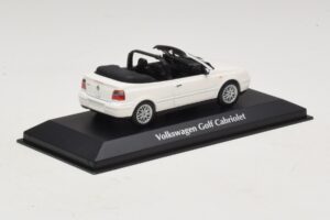 Volkswagen Golf Mk4 Kabrió Fehér Maxichamps 1:43 940058330 Fém – 2. kép a 5-ből