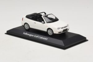Volkswagen Golf Mk4 Kabrió Fehér Maxichamps 1:43 940058330 Fém – 3. kép a 5-ből