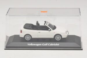 Volkswagen Golf Mk4 Kabrió Fehér Maxichamps 1:43 940058330 Fém – 4. kép a 5-ből