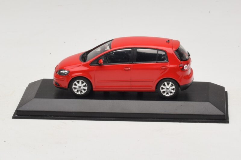 Volkswagen Golf Plus Mk5 Tornado Red Csere Doboz Minichamps 1:43 821911110-R1 Fém