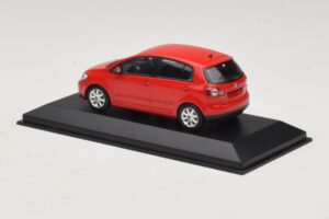 Volkswagen Golf Plus Mk5 Tornado Red Csere Doboz Minichamps 1:43 821911110-R1 Fém – 3. kép a 5-ből