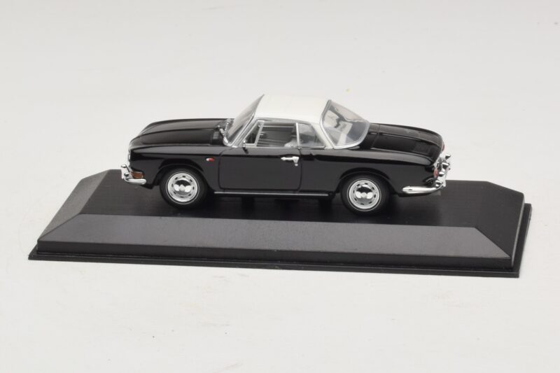 Volkswagen Karmann Ghia Fekete fehér tetővel Minichamps 1:43 430050224 Fém