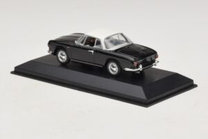 Volkswagen Karmann Ghia Fekete fehér tetővel Minichamps 1:43 430050224 Fém – 3. kép a 5-ből