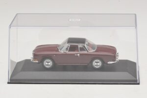 Volkswagen Karmann Ghia Piros Fekete Tetővel Minichamps 1:43 GHIA002 Fém – 4. kép a 5-ből