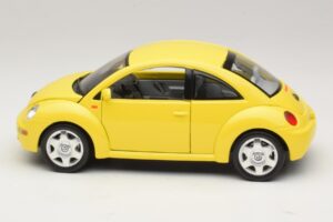 Volkswagen New Beetle A4 Sárga Bburago 1:18 3302 Fém – 4. kép a 8-ből