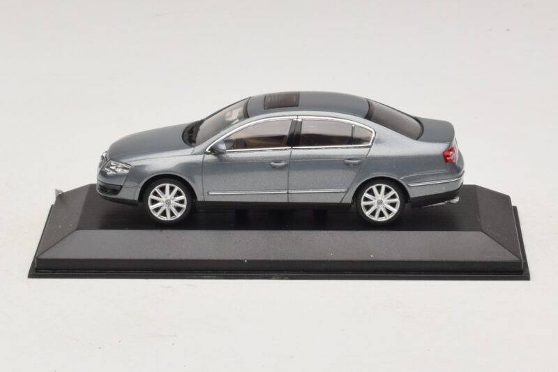 Volkswagen Passat B6 Szürke Metál Minichamps 1:43 Volkswagen Passat B6 Szürke Metál Minichamps 1:43 PASSAT006 Fém
