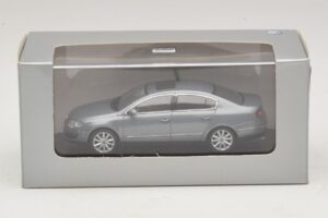 Volkswagen Passat B6 Szürke Metál Minichamps 1:43 PASSAT006 Fém – 5. kép a 5-ből