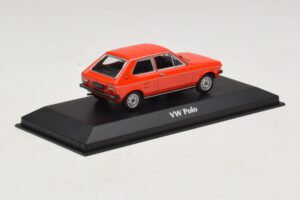 Volkswagen Polo Mk1 Piros Maxichamps 1:43 940050500 Fém – 2. kép a 5-ből