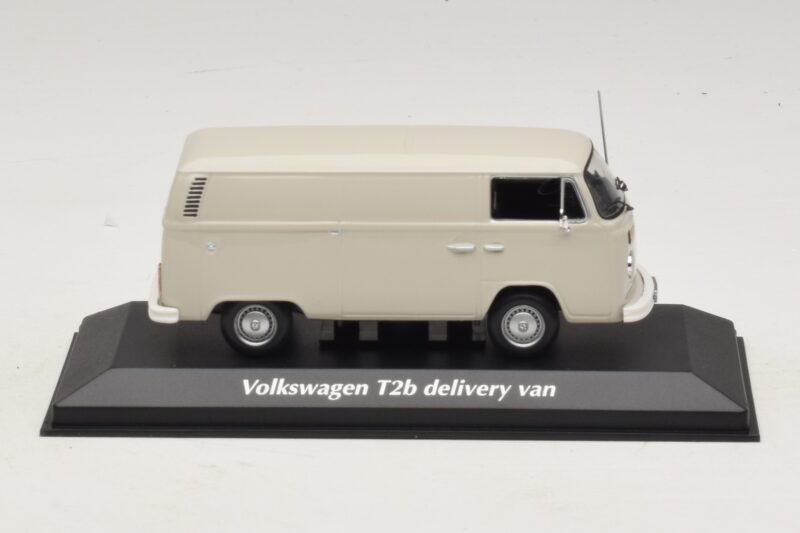 Volkswagen T2b Szállítófurgon Szürke Maxichamps 1:43 Volkswagen T2b Szállítófurgon Szürke Maxichamps 1:43 940053060 Fém