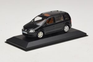 Volkswagen Touran 1T Fekete Minichamps 1:43 TOURAN005 Fém – 2. kép a 5-ből