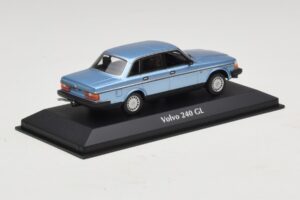 Volvo 240 GL Blue Metallic Maxichamps 1:43 940171400 Diecast – 2. kép a 5-ből