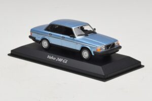 Volvo 240 GL Blue Metallic Maxichamps 1:43 940171400 Diecast – 3. kép a 5-ből