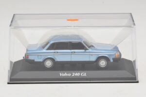 Volvo 240 GL Blue Metallic Maxichamps 1:43 940171400 Diecast – 4. kép a 5-ből