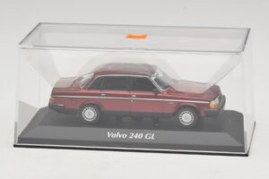Volvo 240 GL Dark Red Metallic Maxichamps 1:43 940171401 Diecast – 4. kép a 5-ből