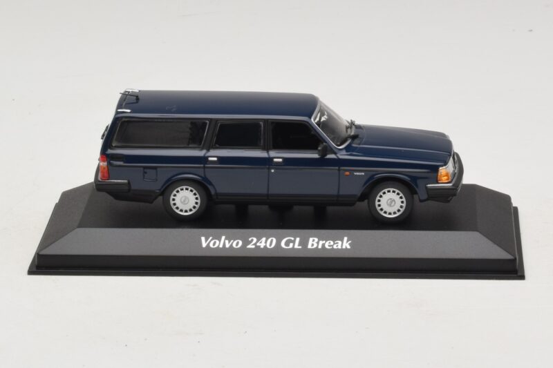 Volvo 240 GL Kombi Sötétkék Maxichamps 1:43 Volvo 240 GL Kombi Sötétkék Maxichamps 1:43 940171412 Fém