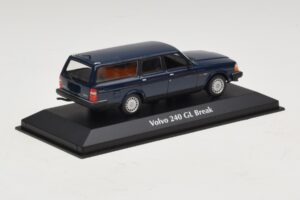Volvo 240 GL Kombi Sötétkék Maxichamps 1:43 940171412 Fém – 2. kép a 5-ből