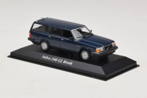 Volvo 240 GL Kombi Sötétkék Maxichamps 1:43 940171412 Fém – 3. kép a 5-ből