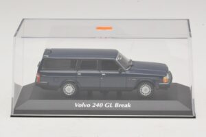 Volvo 240 GL Kombi Sötétkék Maxichamps 1:43 940171412 Fém – 4. kép a 5-ből