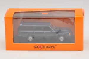 Volvo 240 GL Kombi Sötétkék Maxichamps 1:43 940171412 Fém – 5. kép a 5-ből