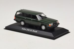 Volvo 240 GL Kombi Sötétzöld Maxichamps 1:43 940171411 Fém – 3. kép a 5-ből