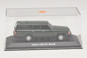 Volvo 240 GL Kombi Sötétzöld Maxichamps 1:43 940171411 Fém – 4. kép a 5-ből