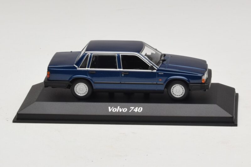 Volvo 740 Dark Blue Metallic Maxichamps 1:43 940171701 Fém
