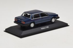 Volvo 740 Dark Blue Metallic Maxichamps 1:43 940171701 Fém – 2. kép a 5-ből