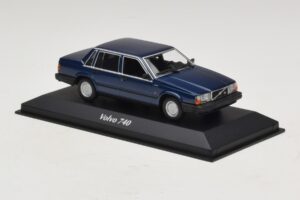 Volvo 740 Dark Blue Metallic Maxichamps 1:43 940171701 Fém – 3. kép a 5-ből